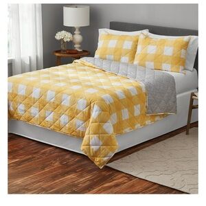 Mainstays Check Yellow Gingham Polyester Quilt, King, Reversible